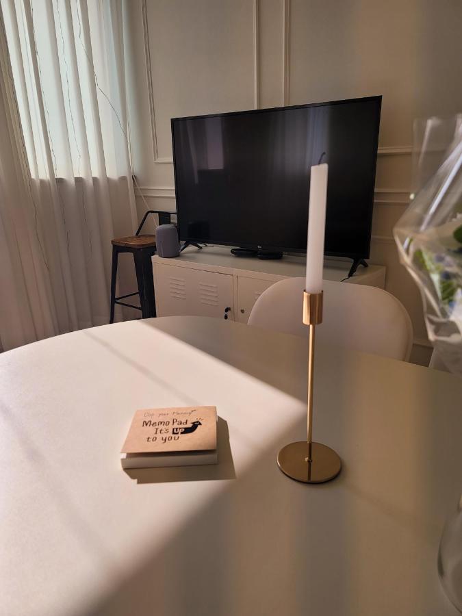 Ddp, Ddm 3 Mins Chilling Party Available Convenience Transportation Long Term Welcomed Seoul